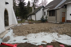 2014-dlazba-pred-kostolom004